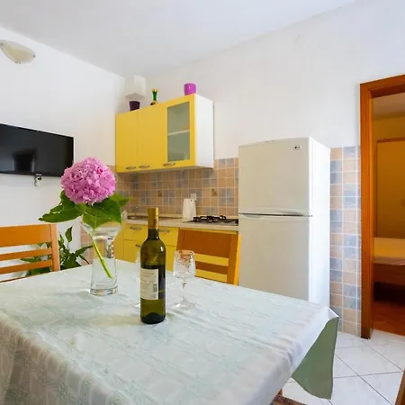 Apartmani Vranjes Podgora Exterior photo