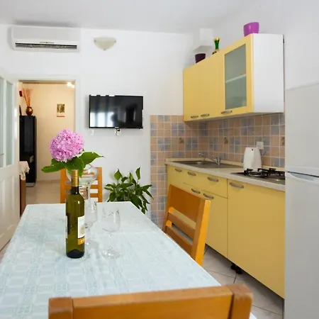 Apartmani Vranjes Podgora Exterior photo