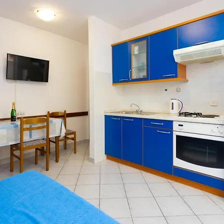Apartmani Vranjes Podgora Exterior photo
