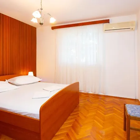 Apartmani Vranjes Podgora Exterior photo