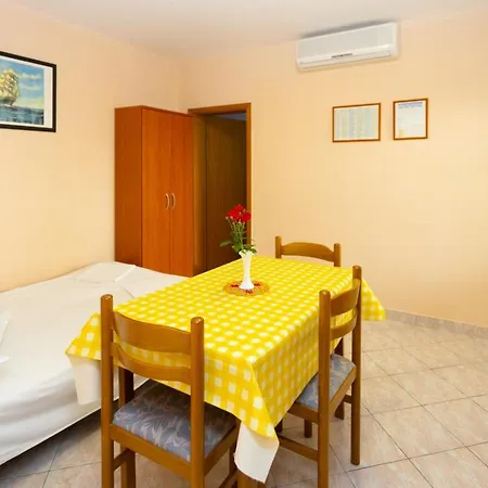Apartmani Vranjes Podgora Exterior photo